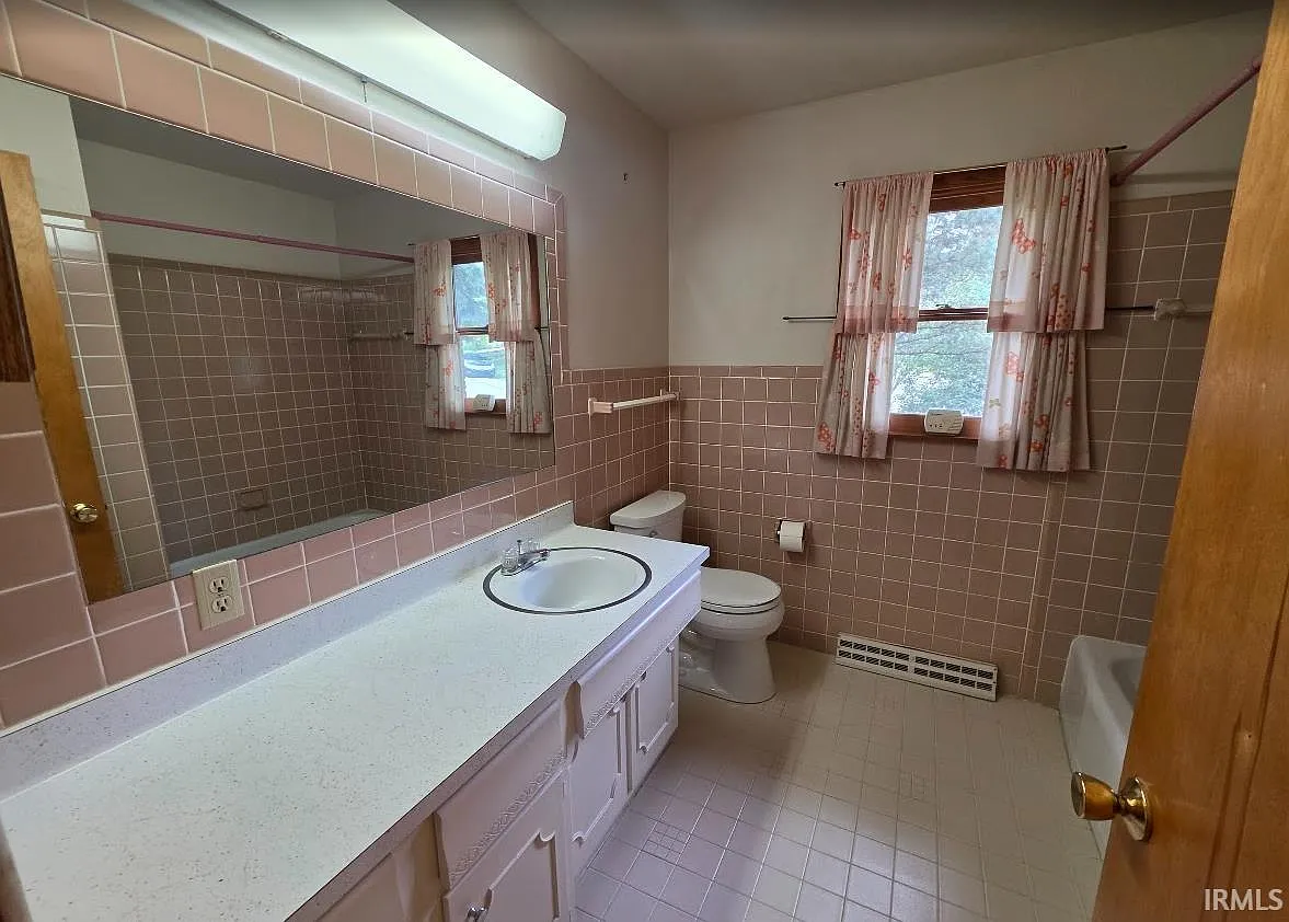 3 bed, 1.5 bath, 1300 sqft, $1,850 — Photo 3