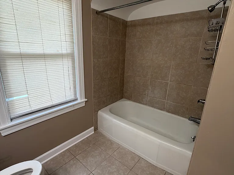9400 S Wabash Ave — Photo 10