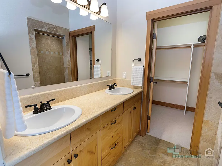 224 N Holladay Dr #201 — Photo 52