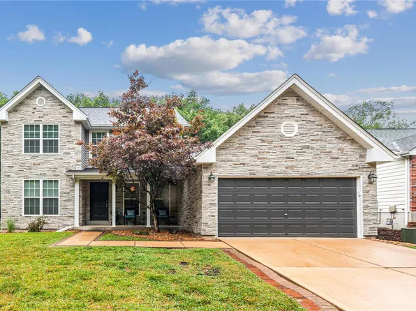 320 Buckhurst Dr, Ballwin, MO 63021