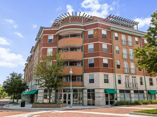 400 Village Cir Unit 103, Willow Springs, IL 60480