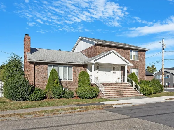 206 Oakwood Ave, Revere, MA 02151