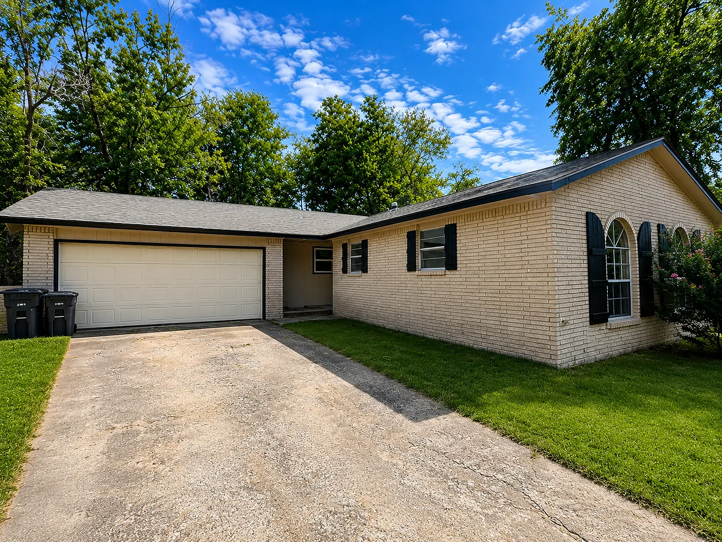 3 bed, 1.5 bath, 1285 sqft, $1,500 — Photo 1