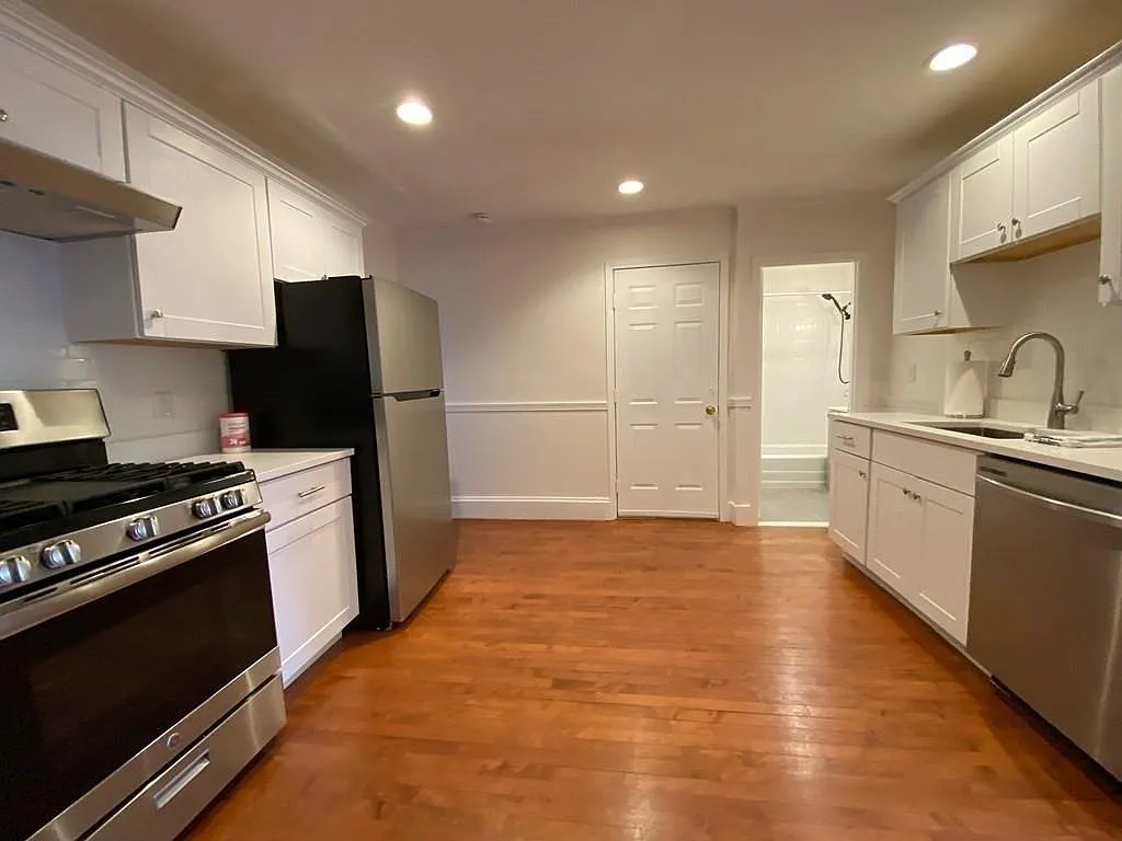 2 bed, 615 sqft, $2,400 — Photo 4