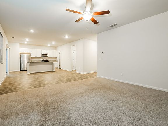 5th image of 271 Hamilton Pointe Dr