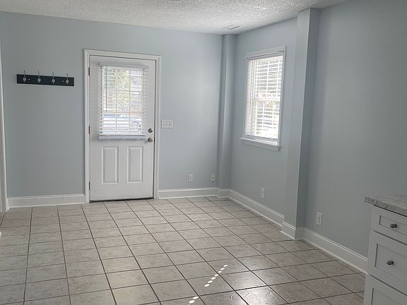 3rd image of 117 NE 51st St #A