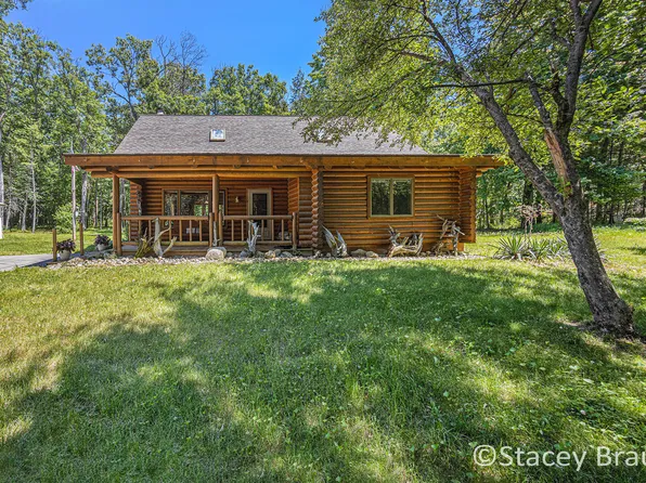 6708 S Croton Hardy Dr, Newaygo, MI 49337