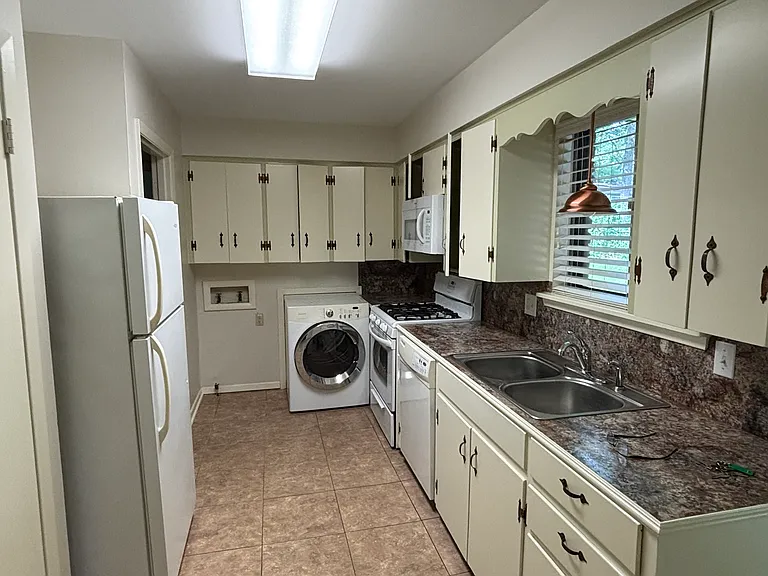 9604 Temple Dr — Photo 3