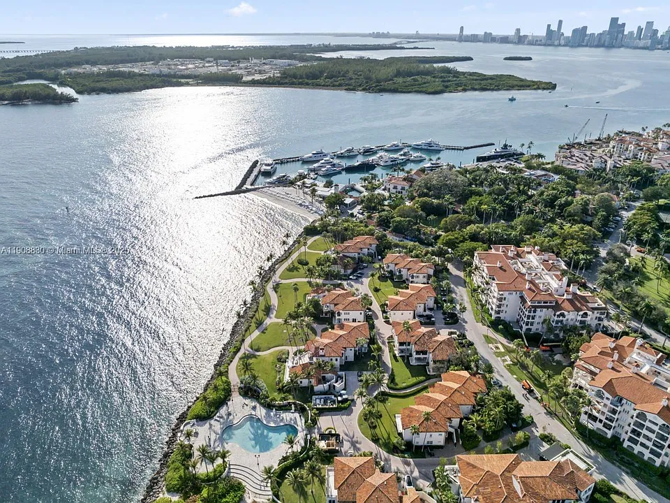 19217 Fisher Island Dr #19217