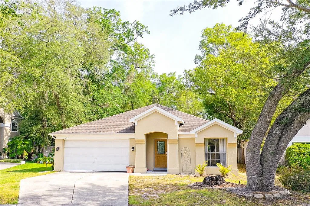 4 bed, 2.0 bath, 1966 sqft, $2,700 — Photo 1