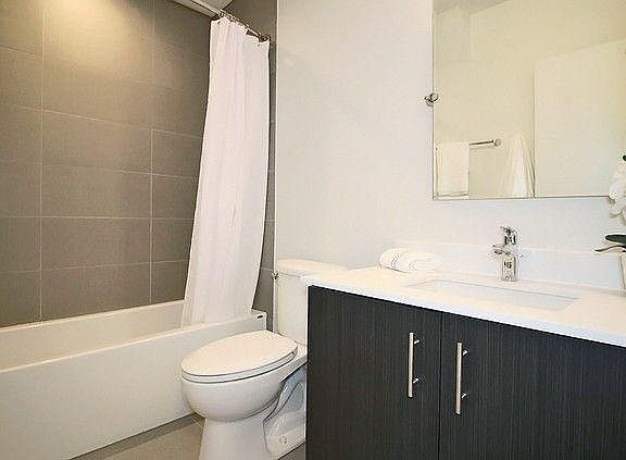 1418 202 2nd bathroom