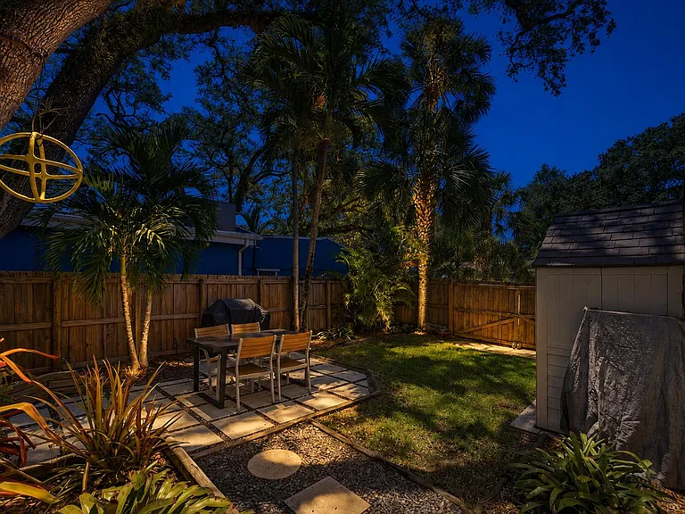 937 SW 17th St — Photo 16