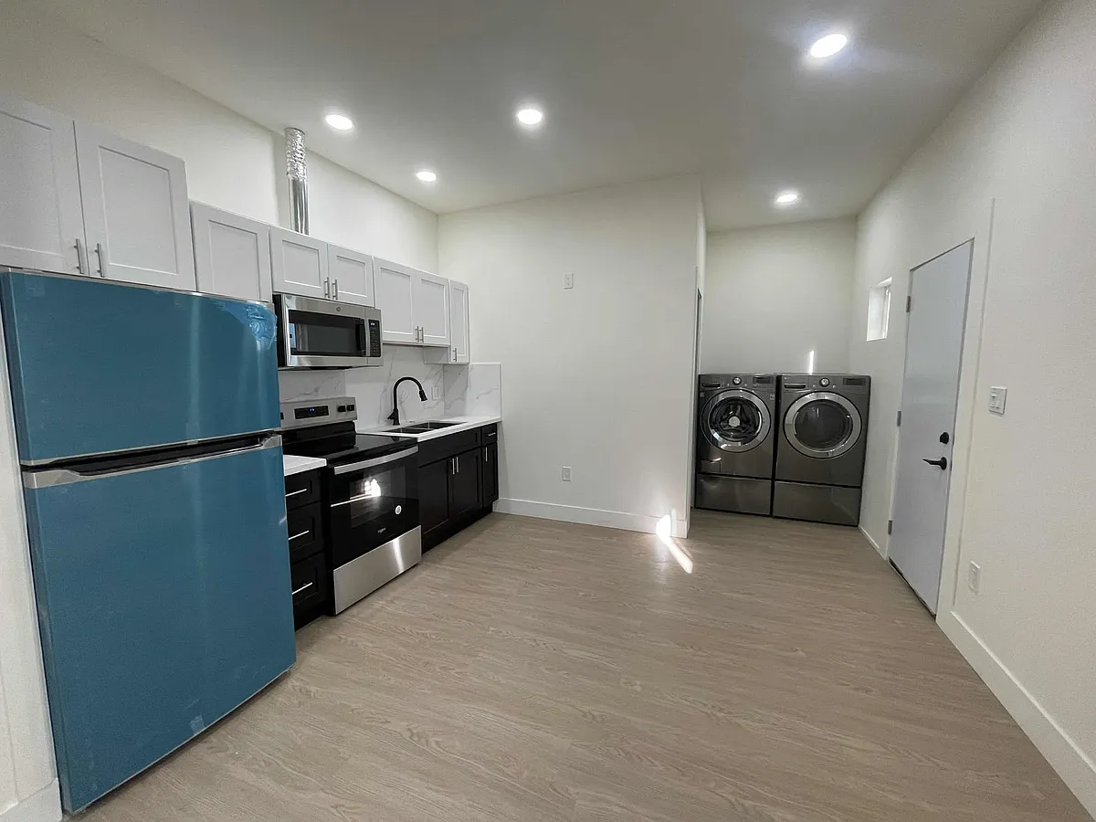 Building Photo - 2542 Greyling Dr