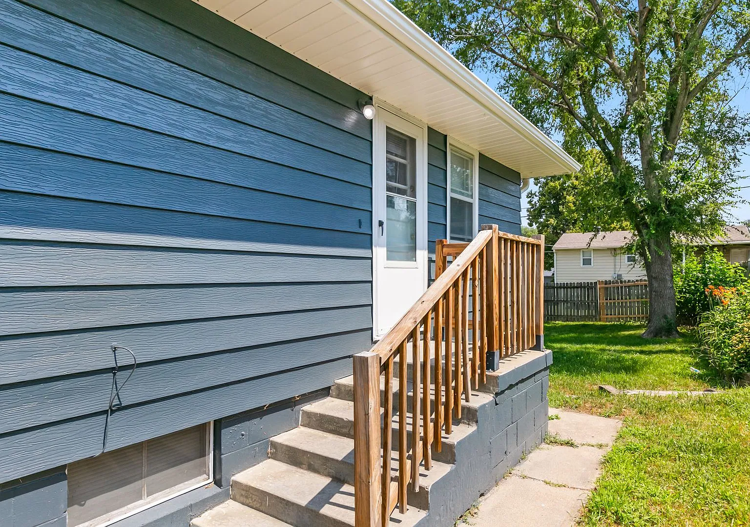 4 bed, 1984 sqft, $2,200 — Photo 3