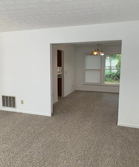 1050 Heatherwood Ct — Photo 4