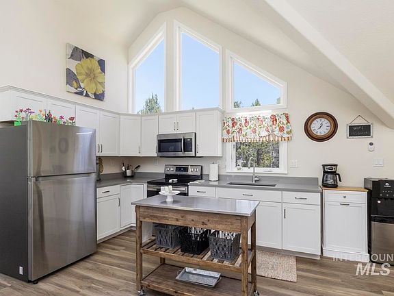 5th image of 79 Sun Valley Pl