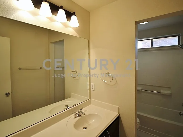 2816 Park Springs Dr — Photo 21