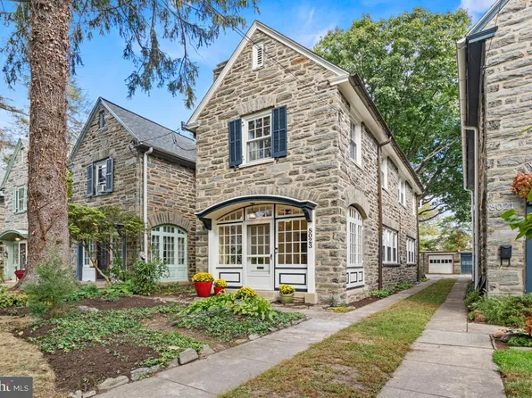 8023 Seminole St, Philadelphia, PA 19118