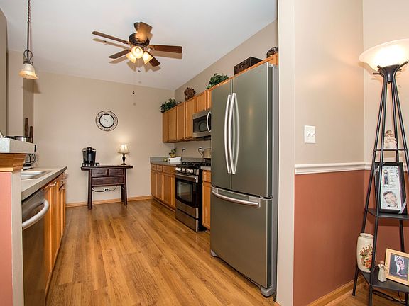 4th image of 61 Johnson Ct