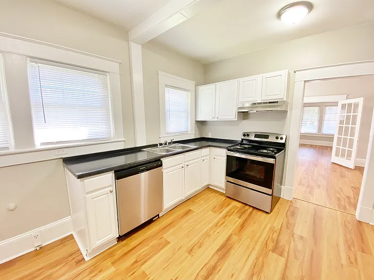 805 Douglas St — Photo 6