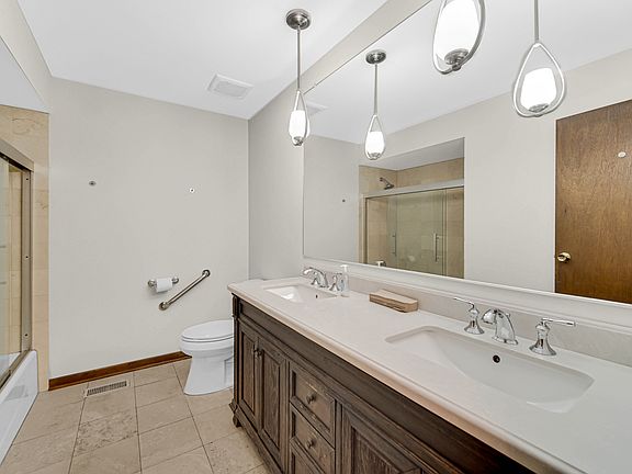 5th image of 1629 E Greenwood Dr