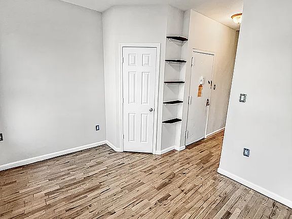 4th image of 1325 Saint Johns Pl #3D