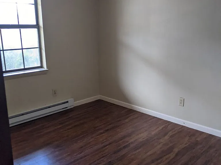 102 McConnell St — Photo 27