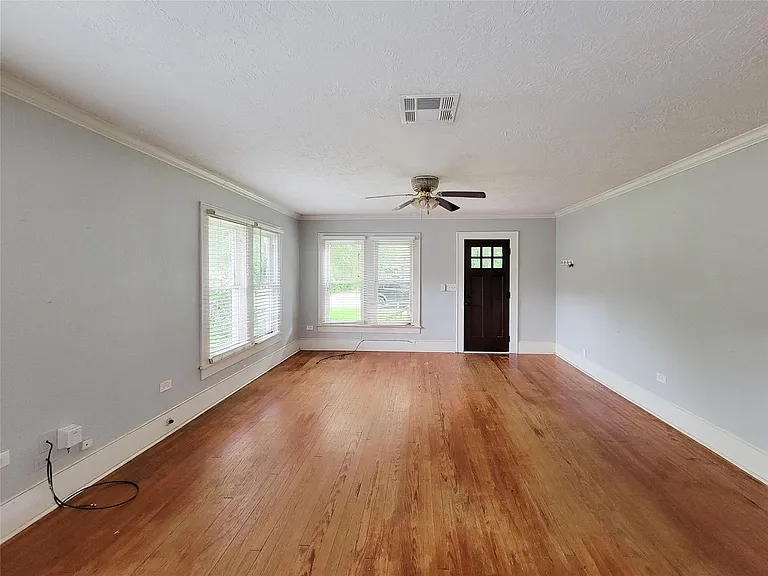 508 W Lang St — Photo 6