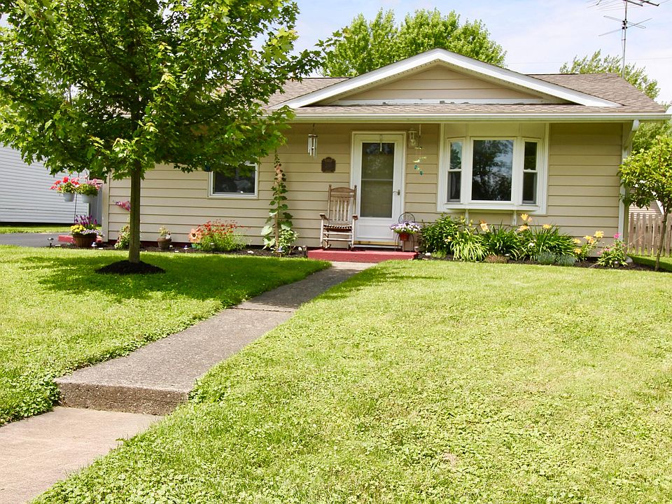 1st image of 200 Meadow Ln