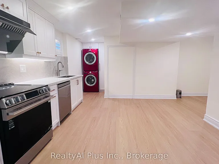 37 Bowhill Dr #WALK-OUT BASEMENT — Photo 8
