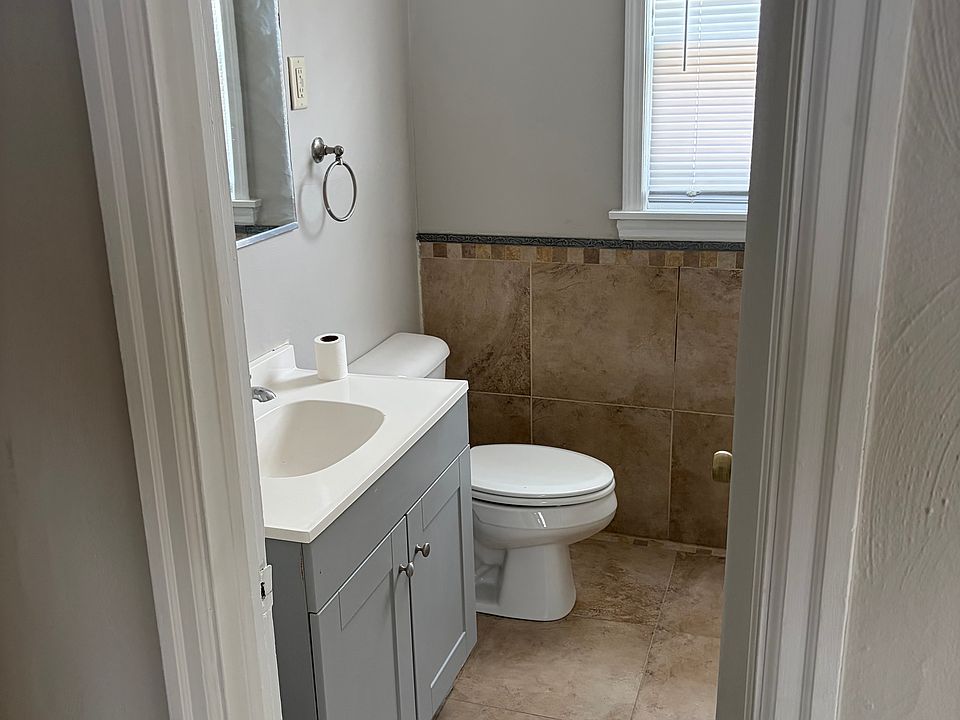 2nd image of 43 W Acacia Blvd