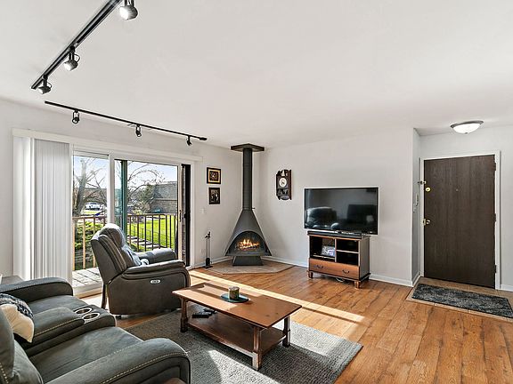 2nd image of 712 Tipperary Ct APT 2B