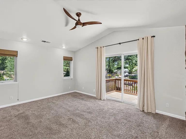 2213 Ridgeview Dr — Photo 9