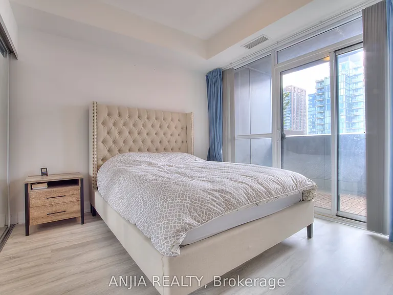 318 Richmond St W #3106 — Photo 12