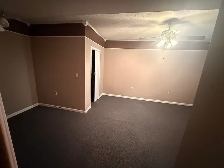 1009 Hess Ln — Photo 12