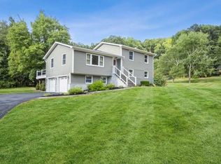 17 Pierce Arrow Rd, Hopewell Junction, NY 12533