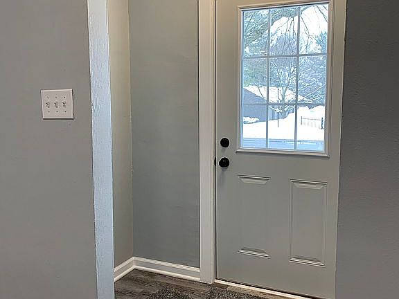 3rd image of 806 E Jackson Blvd