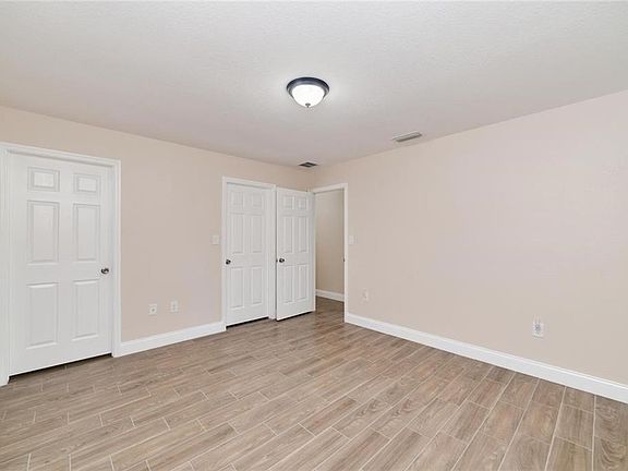 5th image of 260 Southcot Dr