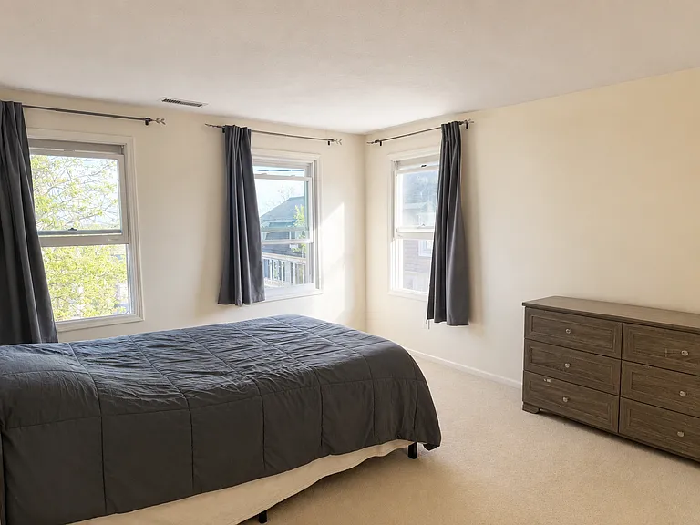 14 Kings Ct — Photo 2