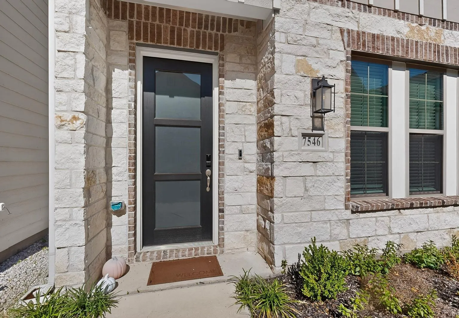 3 bed, 2.5 bath, 1580 sqft, $2,750 — Photo 2