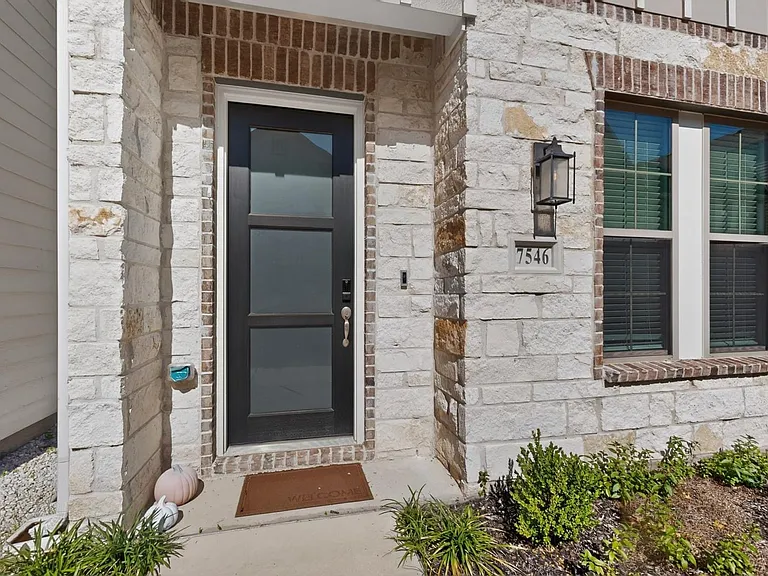 7546 Edgeware Rd — Photo 2