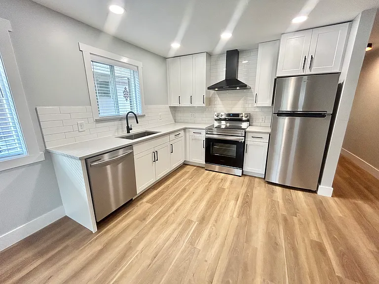 Kitchen, brand new stainless steel appliances
