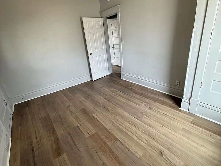 415 George St — Photo 2