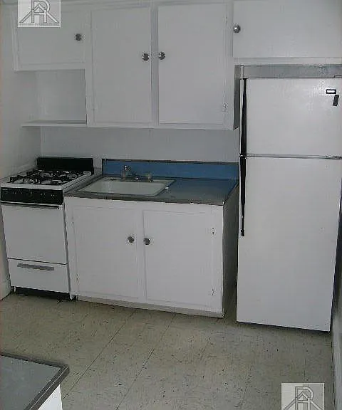 127 Sutherland Rd #A — Photo 9