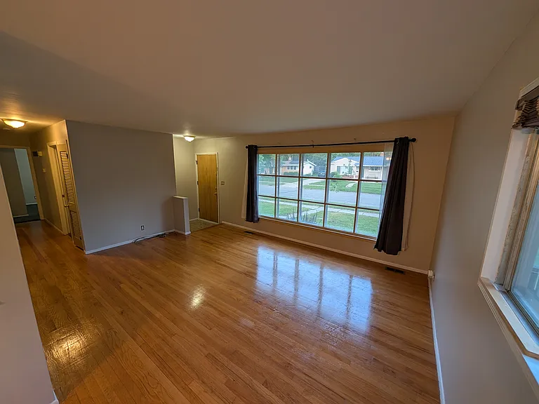 2734 Hampshire Rd — Photo 4