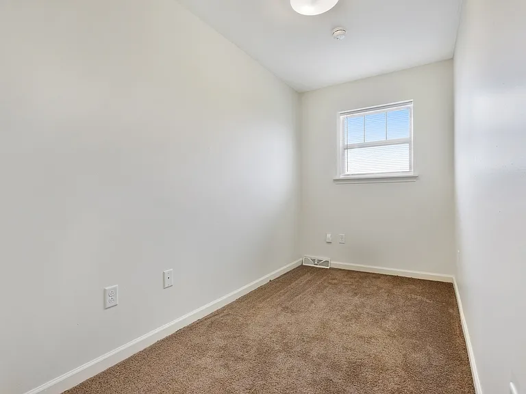 Creekwood Apartments — Photo 17