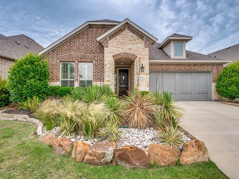 3005 Barefoot Ln — Photo 1