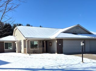 2526 Hils Ct #B, Menomonie, WI 54751