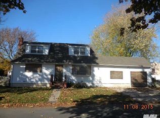 415 Garibaldi Ave, Copiague, NY 11726