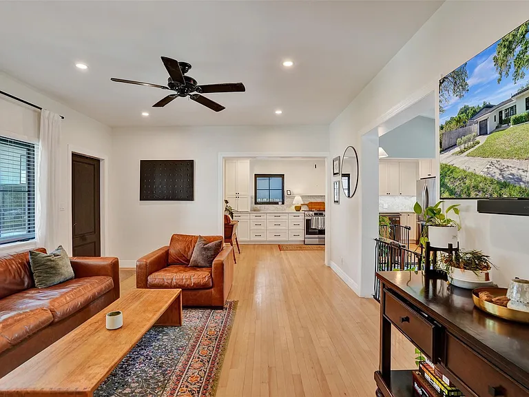 807 SW 18th St — Photo 16